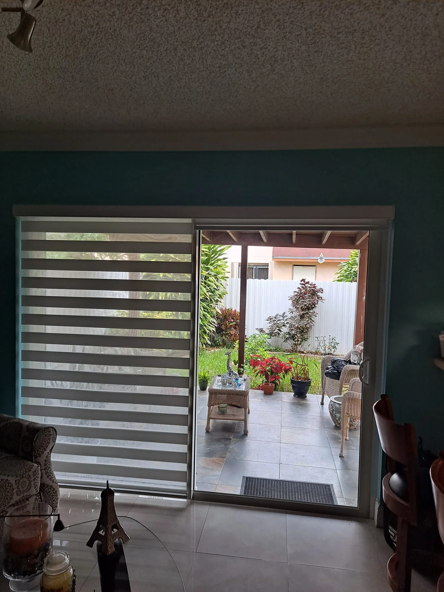 Motorized blinds for large windows